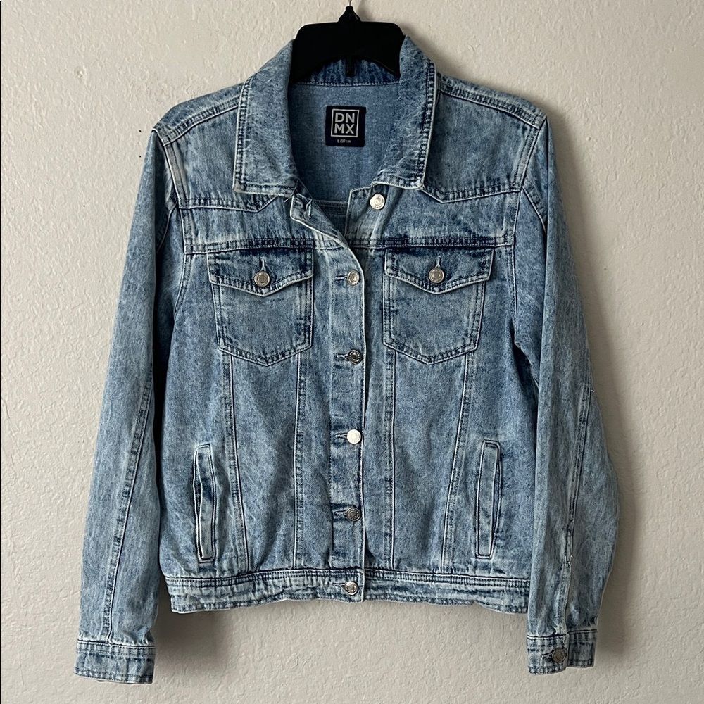 Like New! DNMX Distressed 100% Cotton Classic Blue Denim Jacket in Size L